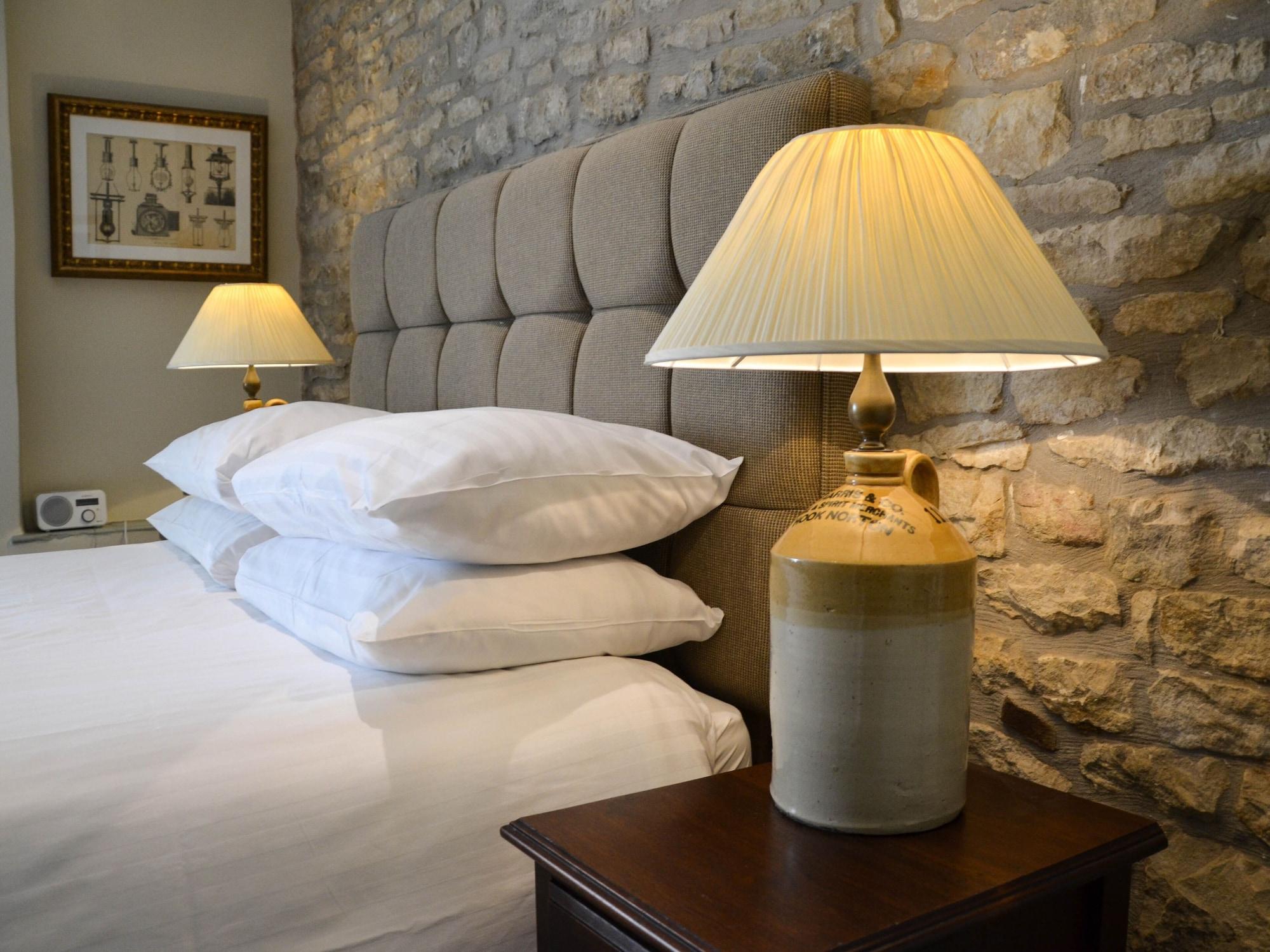 The Fox Hotel Чипинг Нортън Екстериор снимка