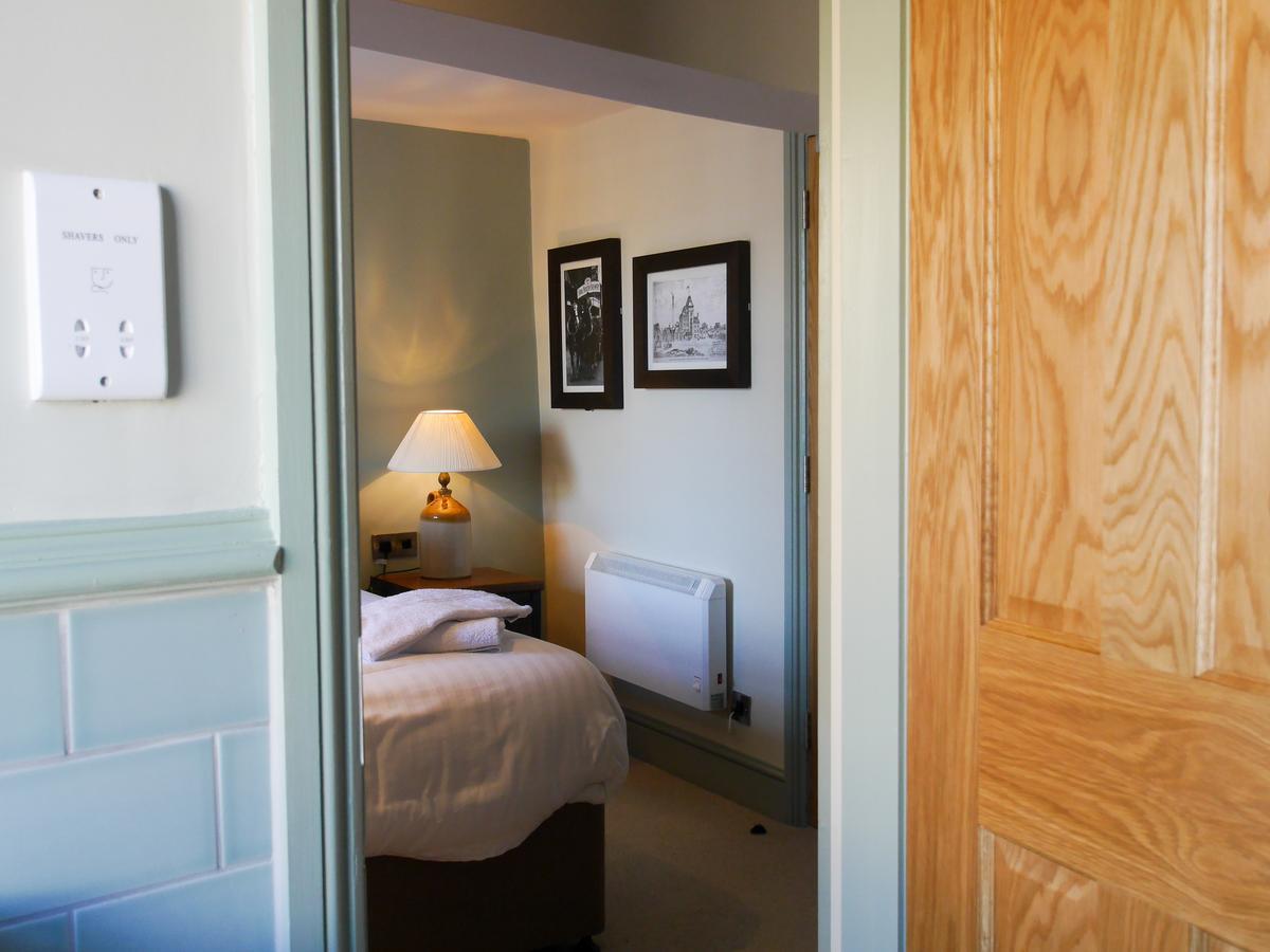 The Fox Hotel Чипинг Нортън Екстериор снимка