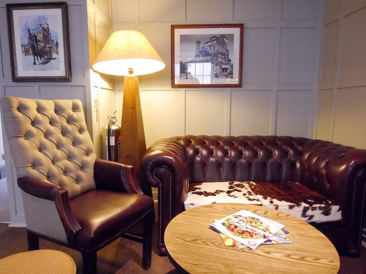 The Fox Hotel Чипинг Нортън Екстериор снимка