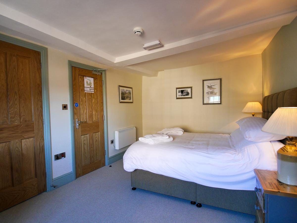 The Fox Hotel Чипинг Нортън Екстериор снимка