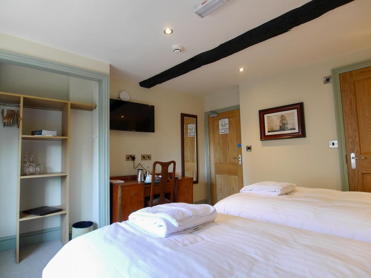The Fox Hotel Чипинг Нортън Екстериор снимка