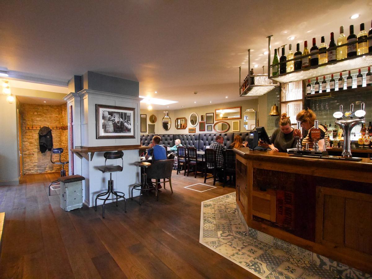 The Fox Hotel Чипинг Нортън Екстериор снимка